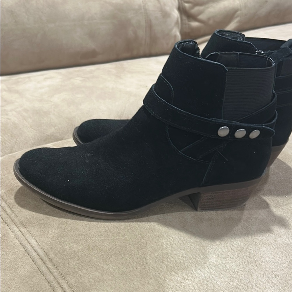 Black Kensie Booties